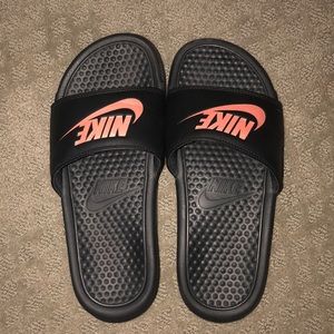 🦋Nike Slides